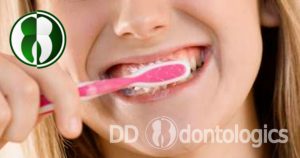 Cepillando dientes